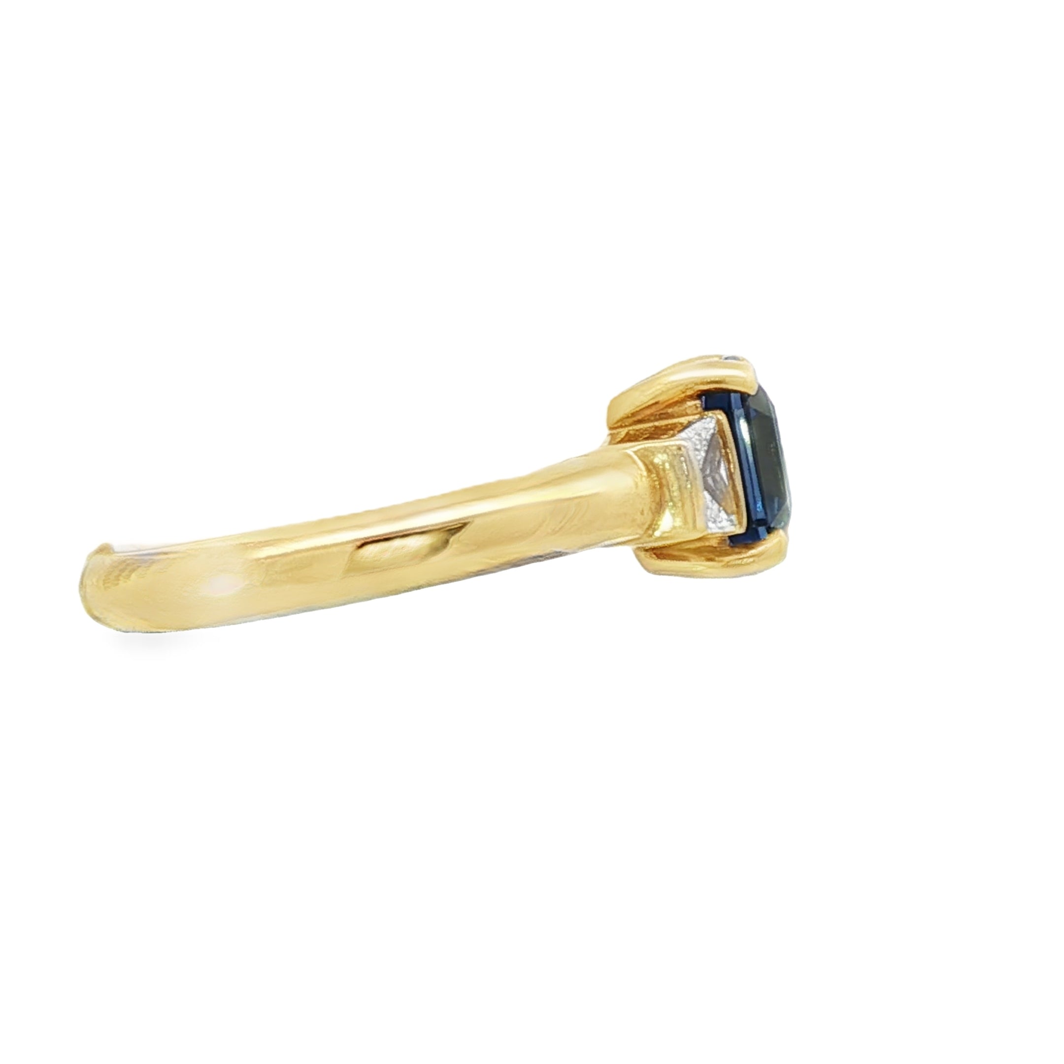 18ct Yellow Gold Sapphire and Diamond ring